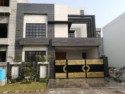 8 Marla House For Sale In Phase 1
Dream Gardens
Lahore