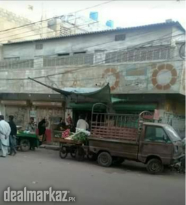 Main Road Corner House For Sale in Mehmoodabad