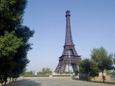 (New Deal Facing Eiffel Tower)5-Marla Residential Open form plot for sale in Johar Block Sec-E Bahria Town Lahore
