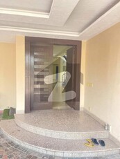 17 MARLA HOUSE IS AVAILABLE FOR RENT IN GULBERG 3 Gulberg 3