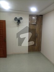2 BEDROOMS LIKE NEW NON FURNISH IDEAL LOCATION EXCELLENT FLAT FOR RENT IN BAHRIA TOWN LAHORE Bahria Town Sector D