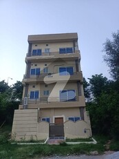 Prime Location 5 Marla Double Story House For Rent. Bahria Town Phase 8 Rafi Block