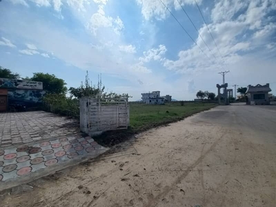 COMMERCIAL PLOT FOR SALE ON GOOD LOCATION