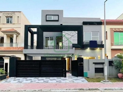 10 Marla Luxury House For Sale In Bahria Town Lahore