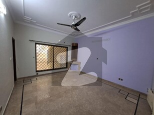 10 Marla house available for rent in phase 3 Bahria Town Phase 3
