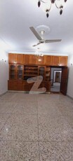 5 BEDROOMS DOUBLE STOREY HOUSE IS AVAILABLE FOR RENT. I-8