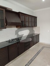 BEAUTIFUL LOCATION GROUND PORTION FOR RENT D-12