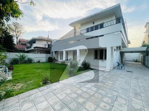 Luxury House On Extremely Prime Location Available For Rent In Islamabad F-7/2