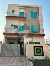 On Excellent Location House Of 5 Marla Is Available In Contemporary Neighborhood Of Central Park Housing Scheme Central Park Block A1