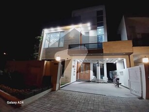 10 MARLA BRAND NEW CONDITION LUXURY DESIGNER BEAUTIFUL UPPER PORTION AVAILABLE FOR RENT VERY GOOD PRIME LOCATION NEAR TO PARK MASJID COMMERCIAL SCHOOL HOSPITAL ETC Bahria Greens Overseas Enclave