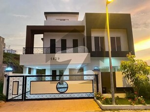 10 marla ultra luxury full house at top location for RENT Bahria Town Phase 8