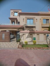 Beautiful 10 Marla Used House In Bahria Town Lahor5 Bahria Town Ghaznavi Block