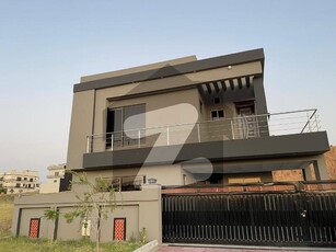 Prime Location 10 Marla Double Unit House For Rent in Phase 8 Bahria town Bahria Town Phase 8