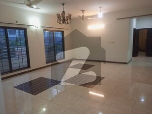 10 MARLA 3 BEDROOMS APARTMENT AVAILABLE FOR RENT Askari 11 Sector B