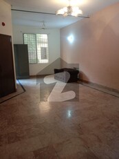 5 marla uper portion 3 bedrooms tvl kichan near emporium mall park masjid Johar Town Phase 2