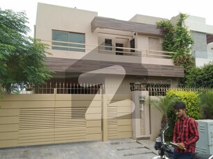 PRIME LOCTION 10 MARLA BEAUTIFULL HOUSE AVAILABLE FOR RENT IN DHA PHASE 3 DHA Phase 3 Block Z