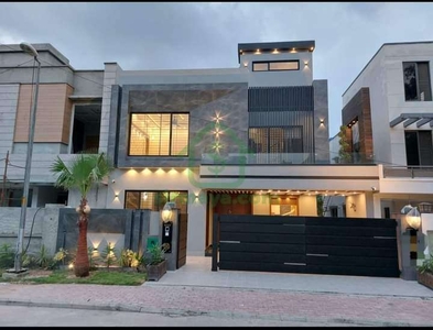 10 Marla Luxury House For Sale In Bahria Town Lahore