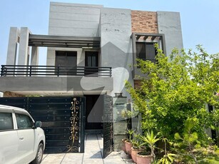 10 MARLA USE HOUSE FOR SALE ON PRIME LOCATION OF THE BLOCK Bahria Orchard