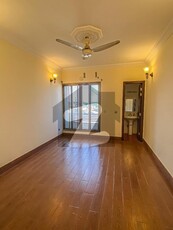 DHA ULTRA MODERN STYLE 3 BED ELITE LOCATION BUNGALOW FACEING FULL FLOOR APARTMENT FOR RENT Nishat Commercial Area