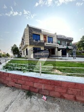 DOUBLE ROAD CORNER 8 MARLA LUXURY HOUSE AVAILABLE FOR SALE IN G13 ISLAMABAD G-13