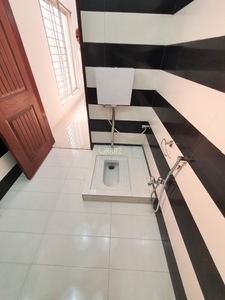 10 Marla Upper Portion for Sale in Lahore B Block Near To Masjid