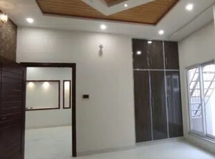 5 Bedroom House To Rent in Faisalabad