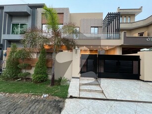 10 Marla Slightly Used Beautiful House Form Sale In A Block Central Park Ferozpure Road Lahore Central Park Housing Scheme