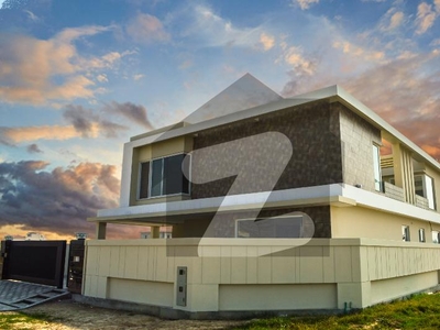 01 KANAL UNIQUE & COZY HOUSE FOR SALE IN DHA PHASE 5 DHA Phase 5