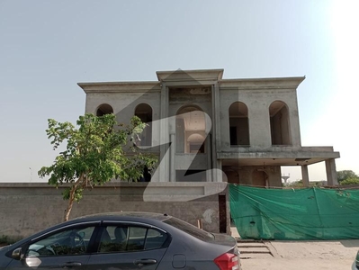 1 KANAL GREY STRUCTURE WITH FULL BASEMENT FOR SALE NEAR TO RAYA. DHA Phase 6 Block M