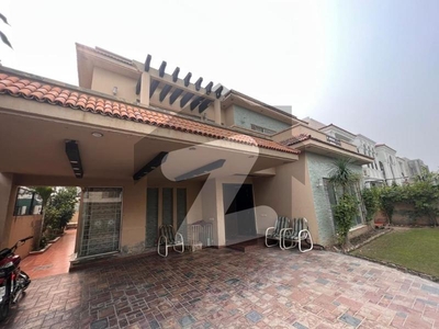 1 KANAL SLIGHTLY USE HOUSE FOR SALE IN PHASE 5 BLOCK E DHA Phase 5