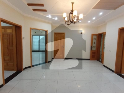 10 MARLA 3 BED ROOMS FULLY LUXURY IDEAL LOCATION EXCELLENT UPPER PORTION FOR RENT IN BAHRIA TOWN LAHORE Bahria Town Sector C