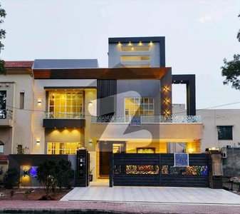 10 Marla Architect Designer House For Sale Hot Location Bahria Town Overseas B