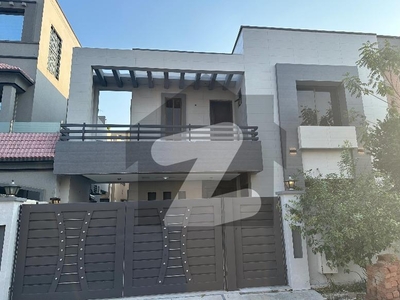 10 Marla House For Rent new Bahria Town Overseas A