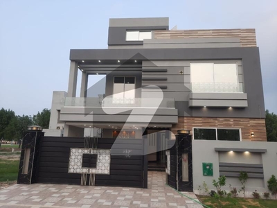 10 MARLA HOUSE FOR RENT IN BAHRIA TOWN LAHORE Bahria Town Sector C