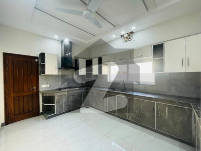 10 MARLA HOUSE FOR RENT IN BAHRIA TOWN LAHORE Bahria Town Sector F