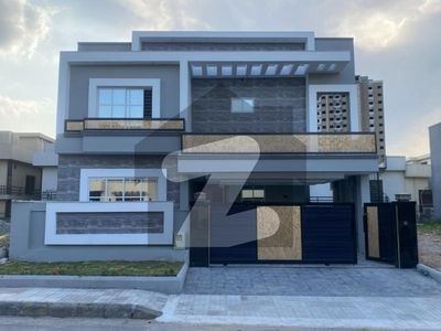 10 MARLA HOUSE FOR SALE IN PRIME LOCATION Bahria Town Phase 8 Eden Lake View Block