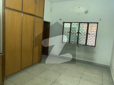 10 MARLA HOUSE FOR SALE IN PRIME LOCATION OF IQBAL TOWN Allama Iqbal Town