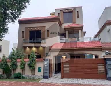 10 MARLA USED BEAUTIFUL HOUSE FOR SALE IN JASMINE BLOCK BAHRIA TOWN LAHORE Bahria Town Jasmine Block