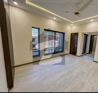 10Marla brand new owner made house for sale Bahria Enclave Sector C3