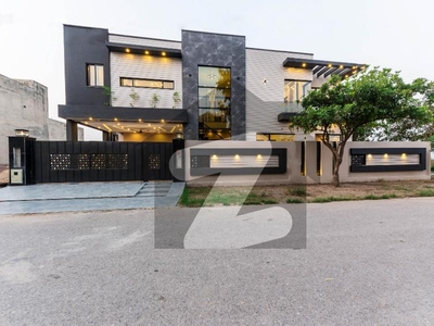 13.5 MARLA BRAND NEW MODERN HOUSE NEAR MOSQUE AND PARK DHA Phase 4