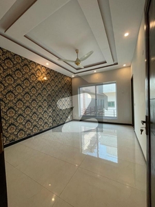 14 MARLA BEAUTIFULL BRAND NEW HOUSE AVAILBLE FOR RENTR Bahria Town Phase 7