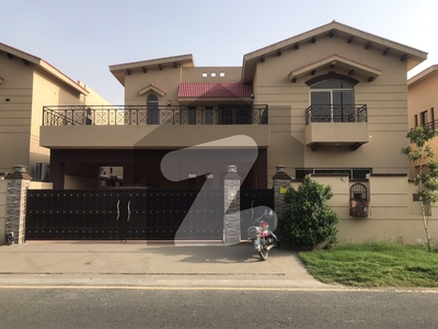 17 MARLA 5 BED HOUSE AVAILABLE FOR RENT Askari 10 Sector F