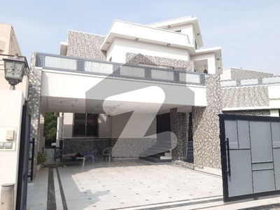 2 kanal 5 year old house for sale in bahria town Bahria Town Rawalpindi