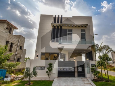 5 MARLA FULLY DESIGNER MODERATE CORNER HOUSE AVAILABLE FOR RENT DHA 9 Town
