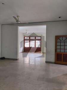 6 Kanal House Available On Outclass Location In Model Town Model Town