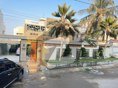 600 yards Beautiful Bungalow is available for sale Gulshan-e-Iqbal Block 4