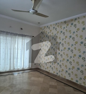 8 Marla upper portion for rent in Umar block Bahria Town LAHORE Bahria Town