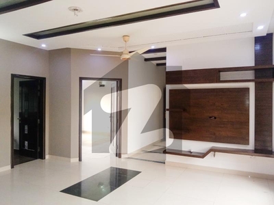 A Beautiful 1 Kanal Upper Portion Is Available For Rent In PHASE 6 DHA, Lahore. DHA Phase 6