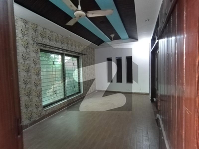 A Beautiful Designer 10 Marla Like New Luxury Stylish Lower Portion For Rent On Vip Location Close To Park In Bahria Town Lahore Bahria Town Sector C