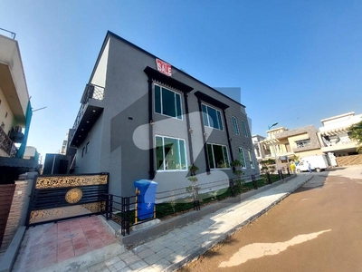 Beautiful House 10 Marla in Sector C - Bahria Town Bahria Town Phase 8
